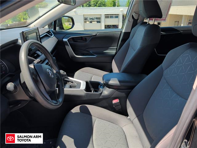2022 Toyota RAV4 LE (Stk: S05558P) in Salmon Arm - Image 6 of 25
