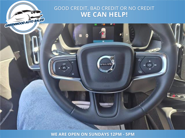 2023 Volvo XC40 B4 Core (Stk: 23-096069) in Greenwood - Image 15 of 19