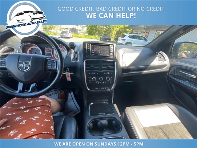 2019 Dodge Grand Caravan 35th Anniversary Edition (Stk: 19-757506) in Greenwood - Image 7 of 18