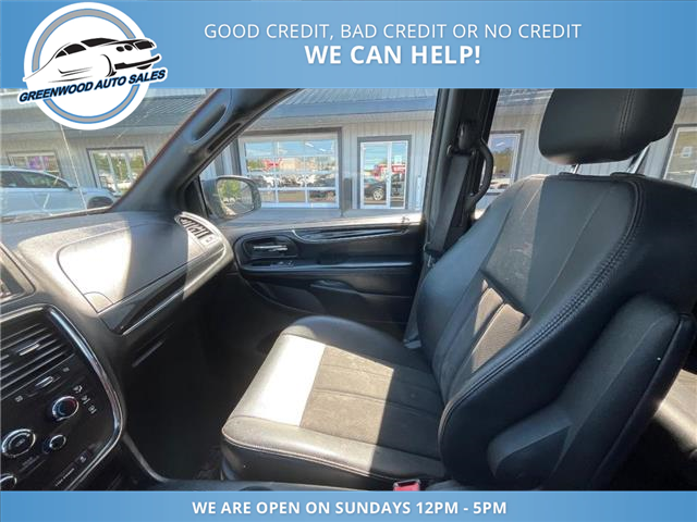 2019 Dodge Grand Caravan 35th Anniversary Edition (Stk: 19-757506) in Greenwood - Image 8 of 18
