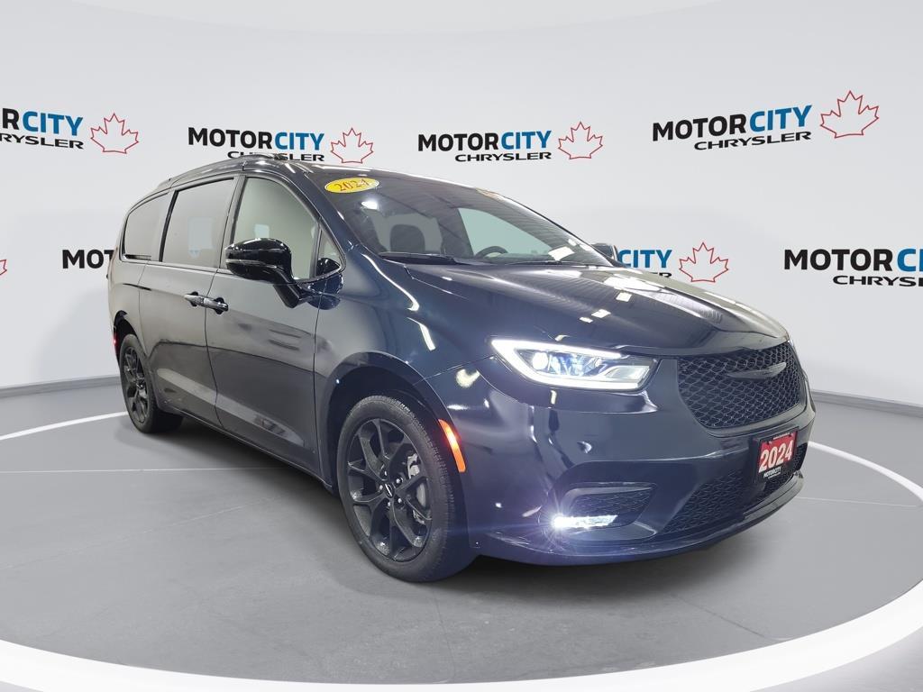 2024 Chrysler Pacifica Limited - 18,576km