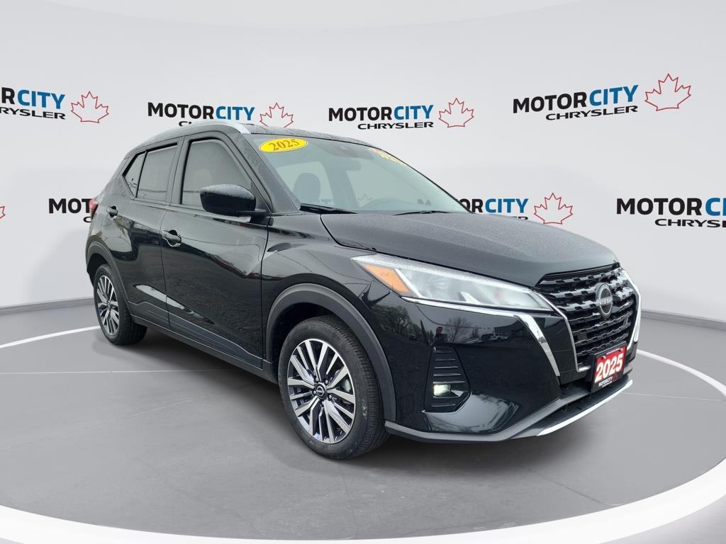 2025 Nissan Kicks Play SV - 49,947km
