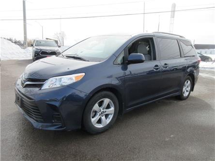 2020 Toyota Sienna LE 8-Passenger (Stk: U8137) in Peterborough - Image 1 of 23