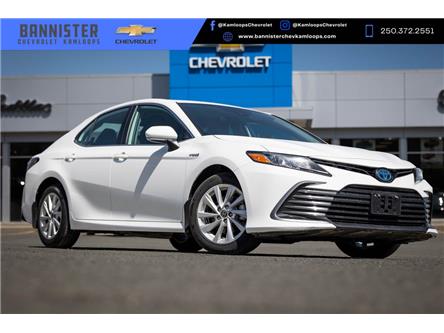 2021 Toyota Camry Hybrid LE (Stk: 3P049) in Kamloops - Image 1 of 18