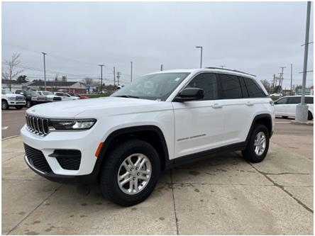 2023 Jeep Grand Cherokee Laredo 4x4! SUNROOF! TRAILER TOW PKG! (Stk: DCSCA089I) in Rexton - Image 1 of 12