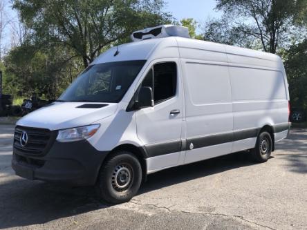 2020 Mercedes-Benz Sprinter 2500 High Roof V6 (Stk: 40260J) in Belleville - Image 1 of 32