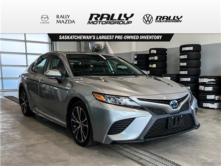 2020 Toyota Camry Hybrid SE (Stk: V2439) in Prince Albert - Image 1 of 12