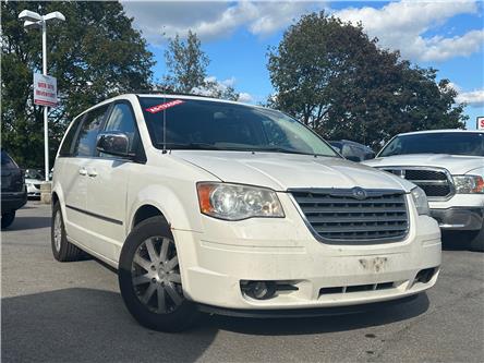 2010 Chrysler Town & Country Touring (Stk: U1655) in Lindsay - Image 1 of 8