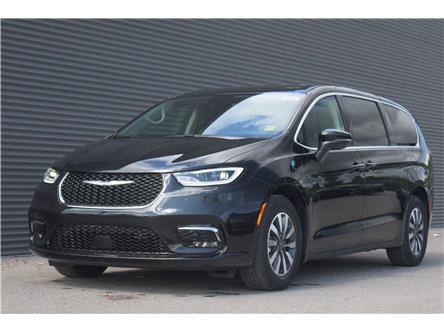 2023 Chrysler Pacifica Hybrid Touring-L (Stk: 23670) in London - Image 1 of 24