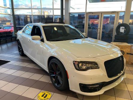 2023 Chrysler 300 C (Stk: 23-322) in Sarnia - Image 1 of 8