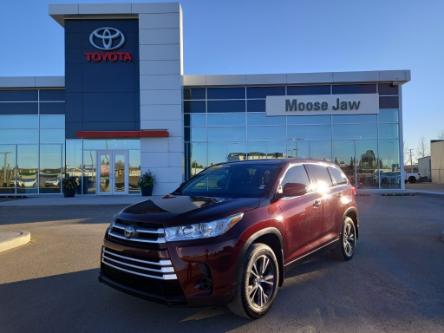 2019 Toyota Highlander LE (Stk: 2392341) in Moose Jaw - Image 1 of 30