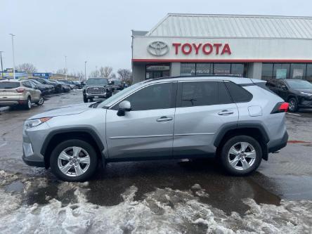 2020 Toyota RAV4 XLE (Stk: 2401191) in Cambridge - Image 1 of 17