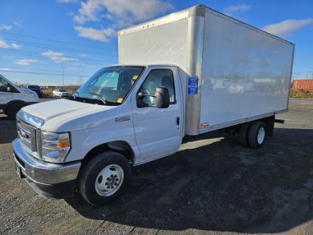 2022 Ford E-450 Cutaway Base (Stk: P56260) in Kanata - Image 1 of 5