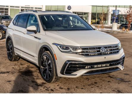 2024 Volkswagen Tiguan Highline R-Line (Stk: 40213) in Calgary - Image 1 of 38