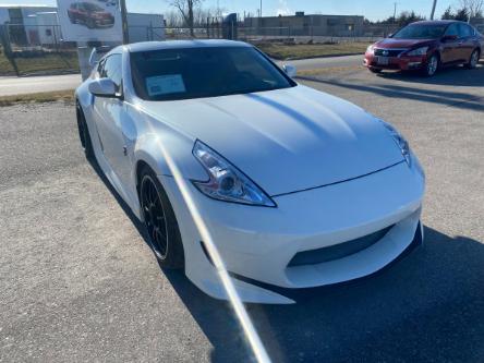 2017 Nissan 370Z Base (Stk: 1N808A) in Chatham - Image 1 of 9