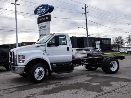 2024 Ford SUPER DUTY F-650 STRAIGHT FRAME GAS BASE (Stk: VFF22255) in Chatham - Image 1 of 24