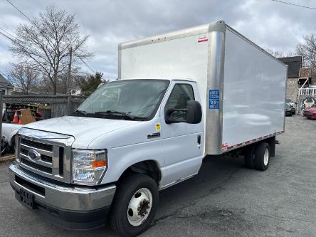 2022 Ford E-450 Cutaway Base (Stk: -) in Dartmouth - Image 1 of 22