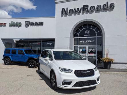 2022 Chrysler Pacifica Hybrid Touring-L (Stk: 27334P) in Newmarket - Image 1 of 21