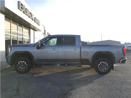 2025 GMC Sierra 3500HD SLT (Stk: 17906926) in Pincher Creek - Image 1 of 16