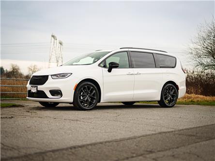 2024 Chrysler Pacifica Touring-L (Stk: R199526) in Surrey - Image 1 of 20