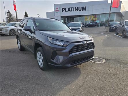 2020 Toyota RAV4 LE (Stk: 8766) in Calgary - Image 1 of 19
