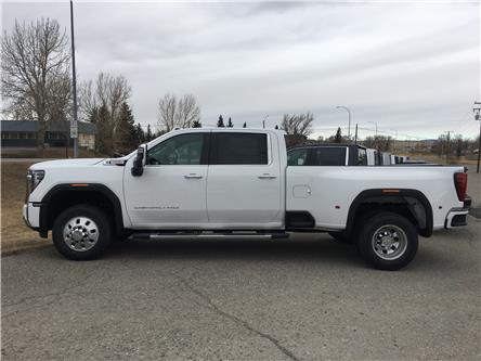 2025 GMC Sierra 3500HD Denali (Stk: 18669911) in Pincher Creek - Image 1 of 18