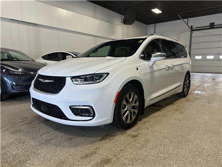 2024 Chrysler Pacifica Hybrid Pinnacle (Stk: P13556) in Calgary - Image 1 of 30
