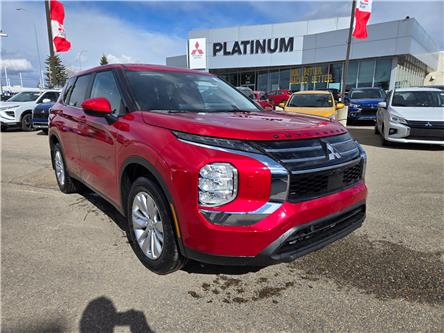 2025 Mitsubishi Outlander ES (Stk: R6015) in Calgary - Image 1 of 24