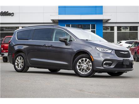 2022 Chrysler Pacifica Touring L (Stk: 5P160) in Kamloops - Image 1 of 17