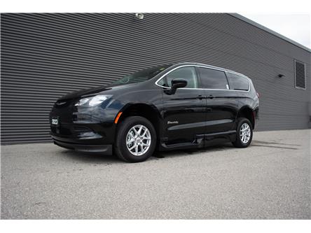2023 Chrysler Grand Caravan SXT (Stk: UM028) in London - Image 1 of 21