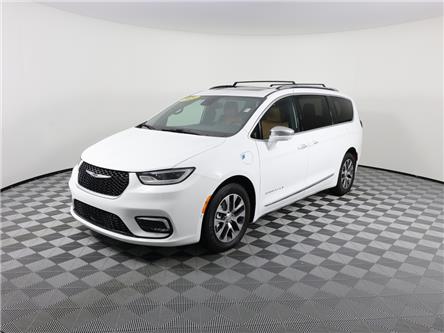 2024 Chrysler Pacifica Hybrid Pinnacle (Stk: B19199) in Calgary - Image 1 of 25