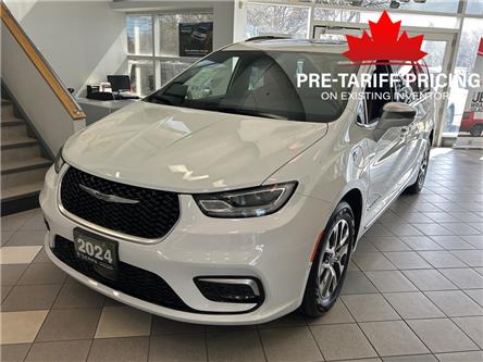 2024 Chrysler Pacifica Hybrid Pinnacle (Stk: 24-0102) in Toronto - Image 1 of 17