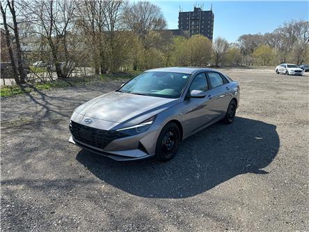 2023 Hyundai Elantra Preferred (Stk: 33583) in London - Image 1 of 15