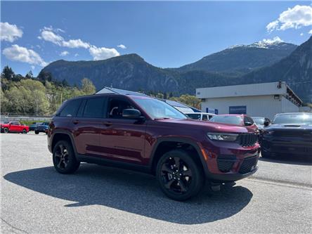 2025 Jeep Grand Cherokee Laredo (Stk: GCQ315384) in Squamish - Image 1 of 13