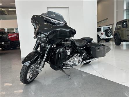 2017 Harley-Davidson CVO Street Glide  (Stk: TOM1) in London - Image 1 of 18