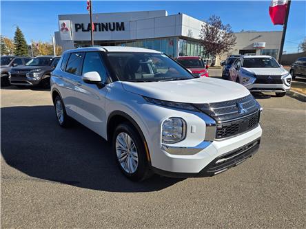 2024 Mitsubishi Outlander ES (Stk: 8900) in Calgary - Image 1 of 25