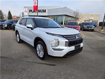 2024 Mitsubishi Outlander ES (Stk: 8903) in Calgary - Image 1 of 24