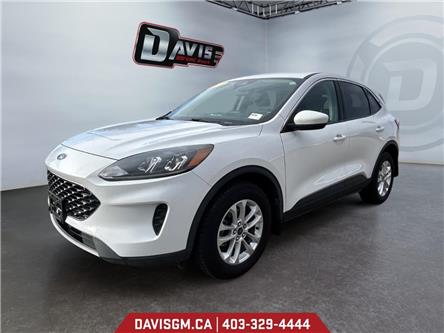 2020 Ford Escape SE (Stk: 302085) in Lethbridge - Image 1 of 15