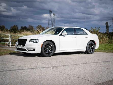2023 Chrysler 300 Touring-L (Stk: 30210) in Surrey - Image 1 of 25