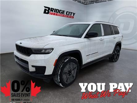 2025 Jeep Grand Cherokee L Laredo (Stk: 40902) in Lethbridge - Image 1 of 8