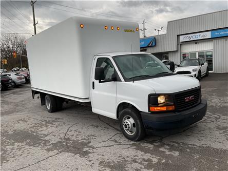 2017 GMC Savana Cutaway 3500 1WT (Stk: 251574) in Ottawa - Image 1 of 24