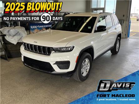 2025 Jeep Grand Cherokee Laredo (Stk: 30078) in Fort Macleod - Image 1 of 23