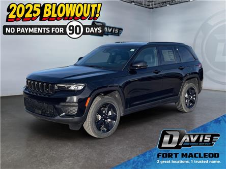 2025 Jeep Grand Cherokee Laredo (Stk: 30468) in Fort Macleod - Image 1 of 25