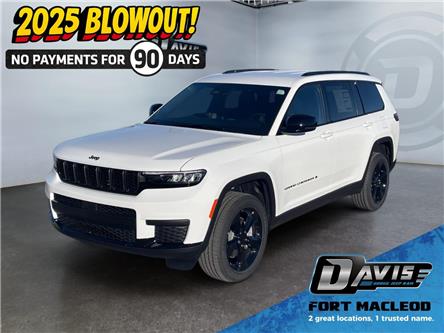 2025 Jeep Grand Cherokee L Laredo (Stk: 30467) in Fort Macleod - Image 1 of 25