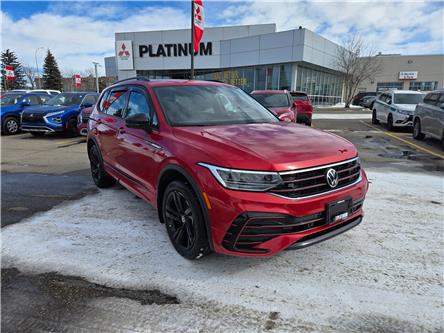 2024 Volkswagen Tiguan Comfortline R-Line Black Edition (Stk: 8990) in Calgary - Image 1 of 25