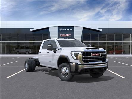 2026 GMC Sierra 3500HD Chassis Pro (Stk: 260576) in Ottawa - Image 1 of 24
