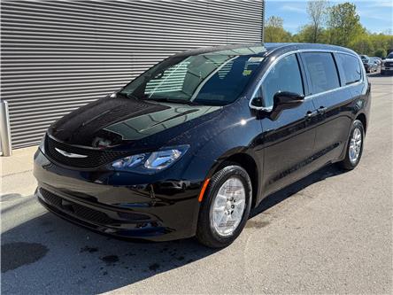2027 Chrysler Grand Caravan SXT (Stk: 27007) in London - Image 1 of 27