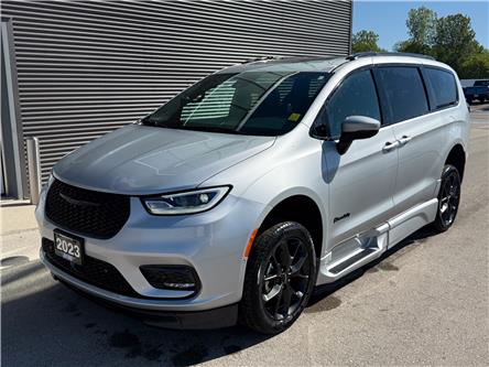 2023 Chrysler Pacifica Touring-L (Stk: UM048) in London - Image 1 of 30