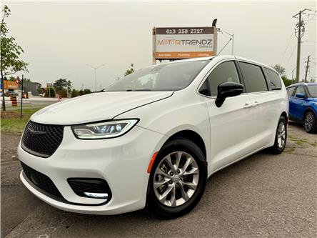 2026 Chrysler Pacifica Limited in Kemptville - Image 1 of 37