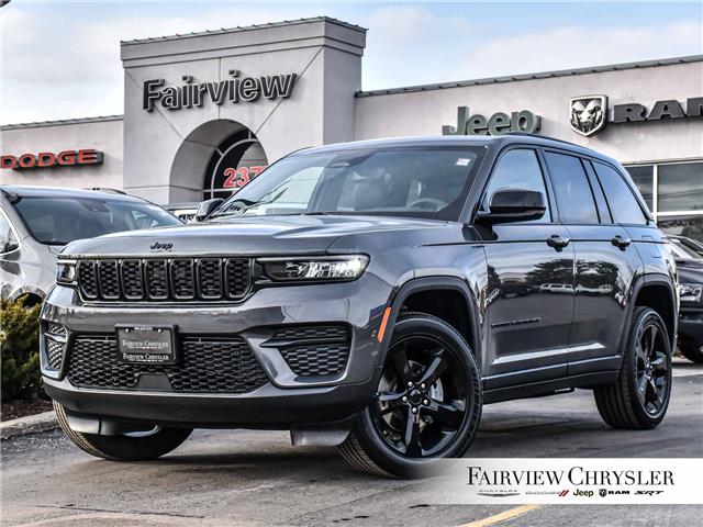 2023 Jeep Grand Cherokee Laredo (Stk: U19635) in Burlington - Image 1 of 31